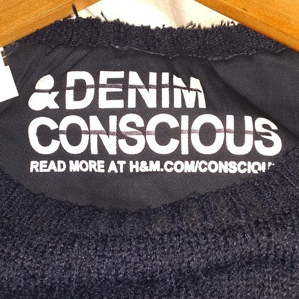 ⬇️⬇️⬇️H&M Blue Textured Crew Neck Sweater - Picture 4 of 5